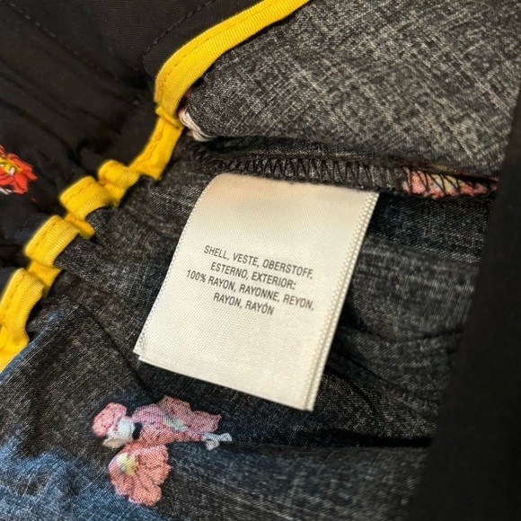 NWT Maeve Anthroplogie Black Floral Pleated Flounce Shorts XS - Picture 7 of 9